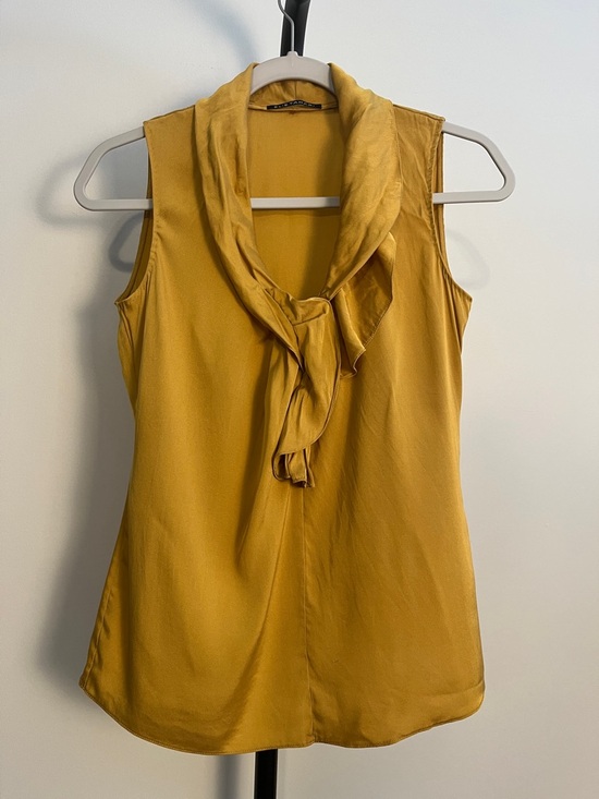 Elie Tahari Tops - Elie Tahari SILK SATIN BLOUSE Sleeveless Ruffle V Neck Yellow Gold Size Small